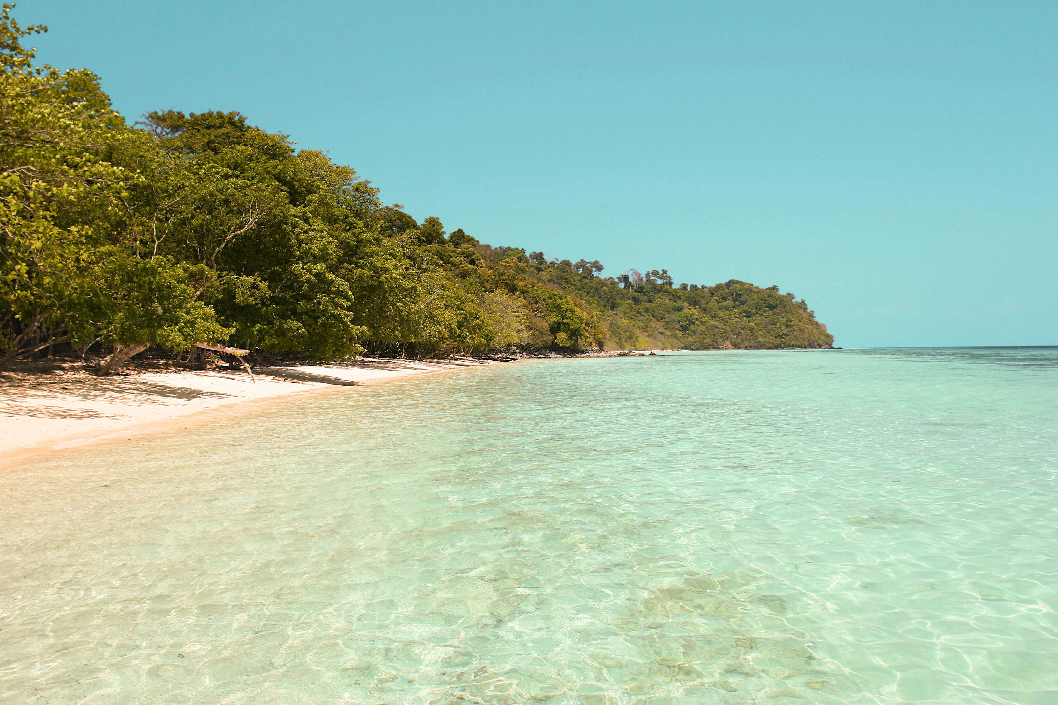 Från Koh Lanta går båtturer till Koh Rok