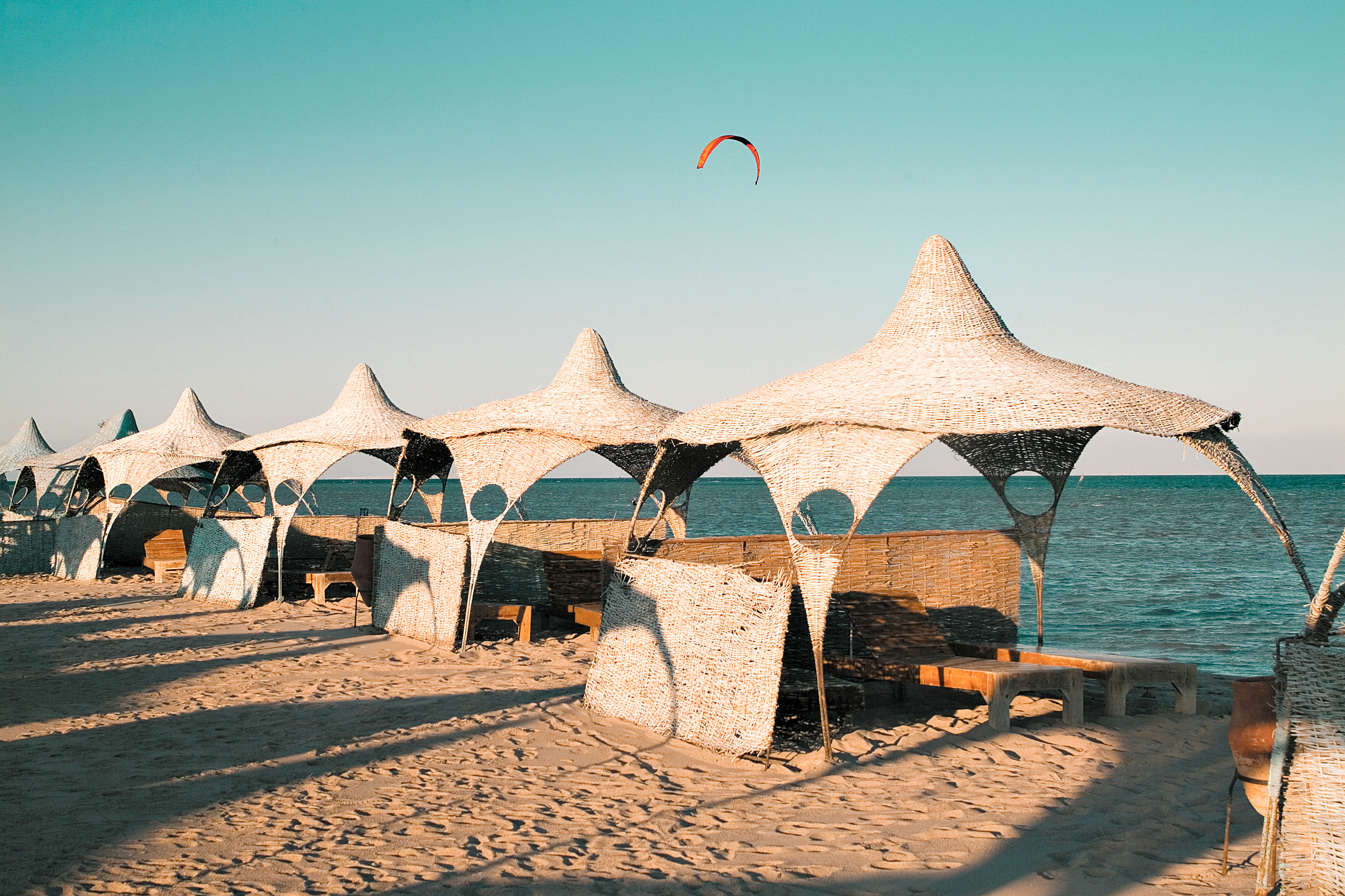 Stranden nära marinan i El Gouna