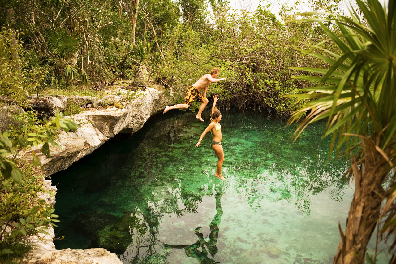 Cenotes - grottor med kristallklart vatten, finns över hela Yucatan-halvön