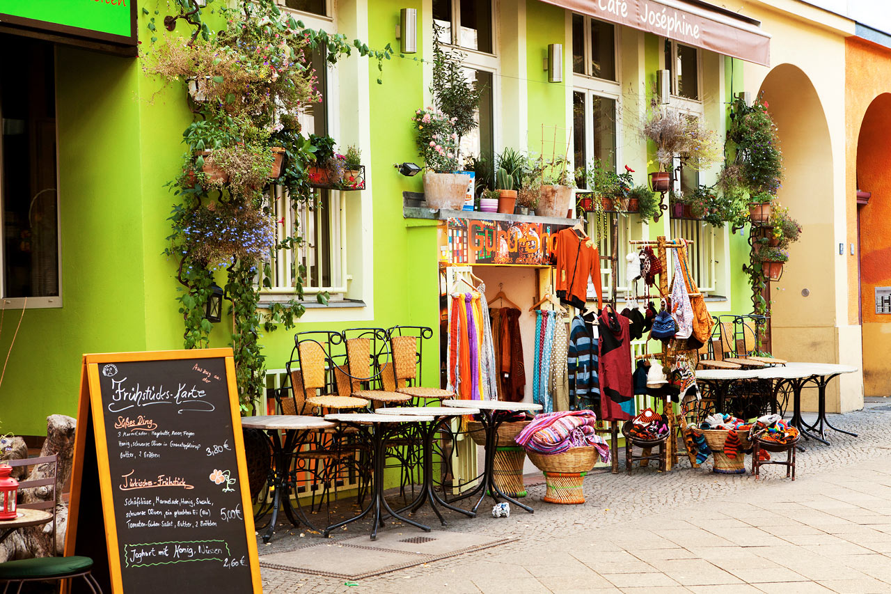 Vintagebutiker på Bergmanstrasse i Kreuzberg, Berlin