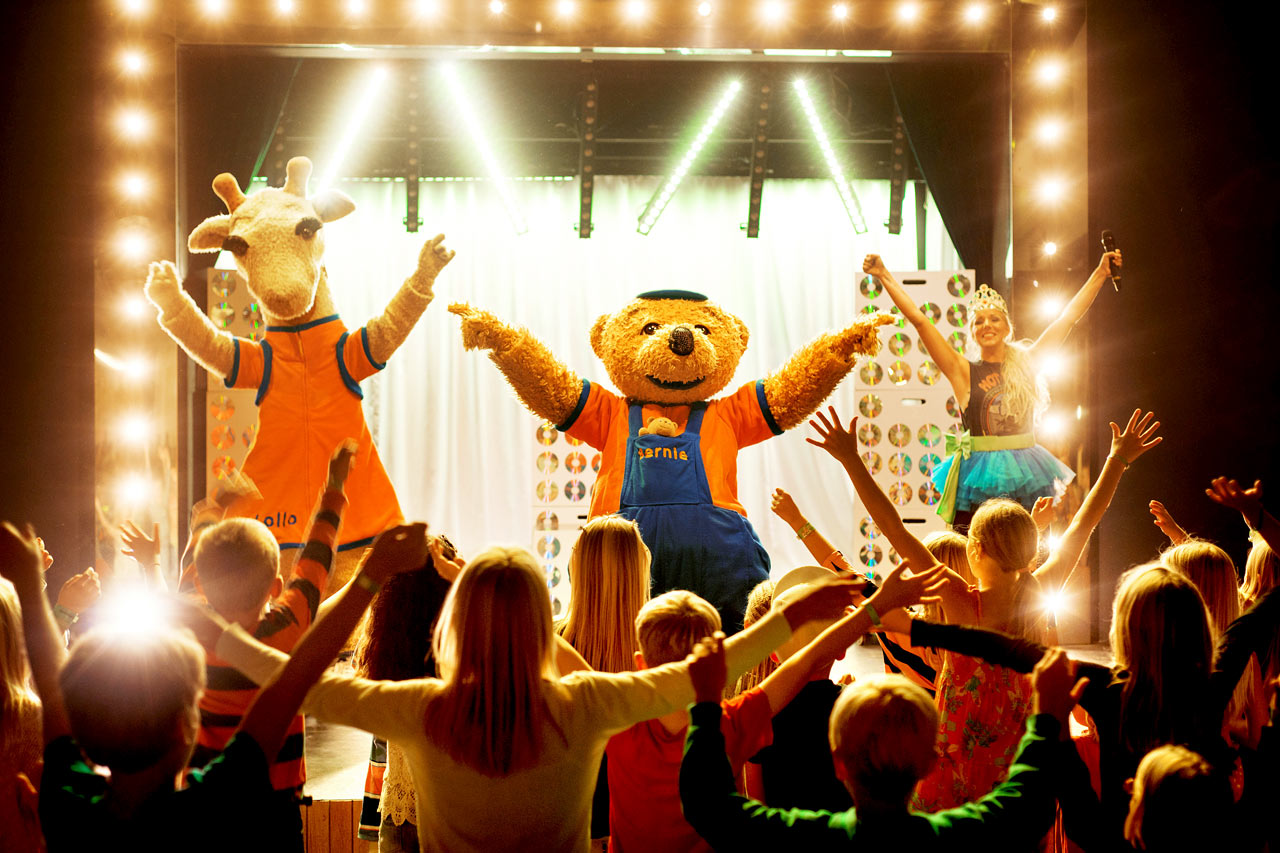 Lollo & Bernie showar gärna för barnen på kvällarna.