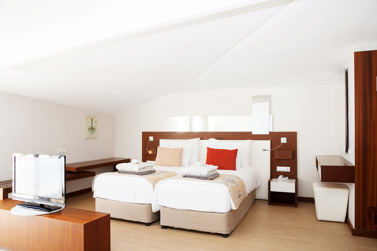 Penthouse Suite med balkong med begränsad havsutsikt