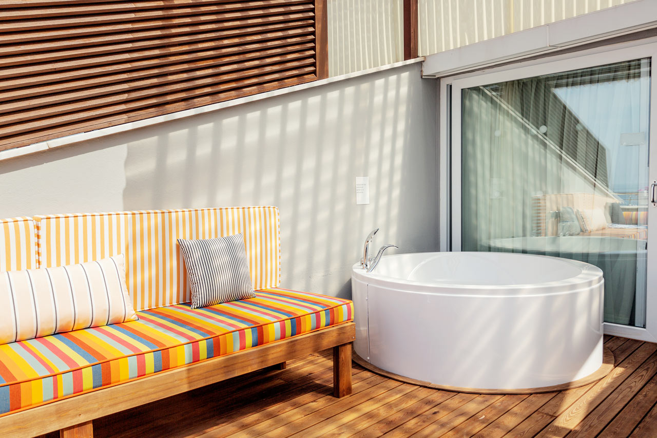 Penthouse Suite med balkong och havsutsikt