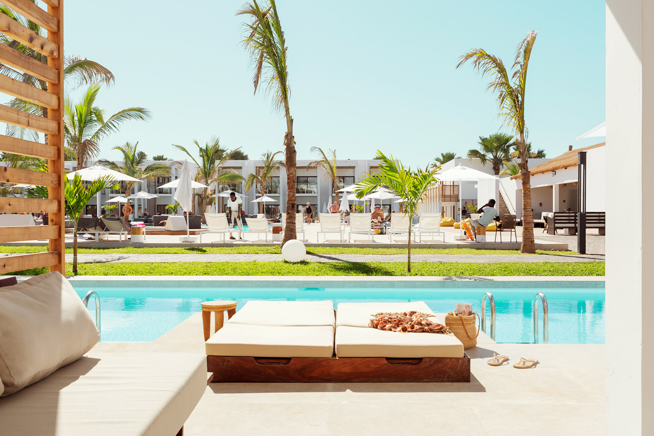 Prime Pool Suite 1 rum, terrass mot poolområdet med direkt access privat, delad pool