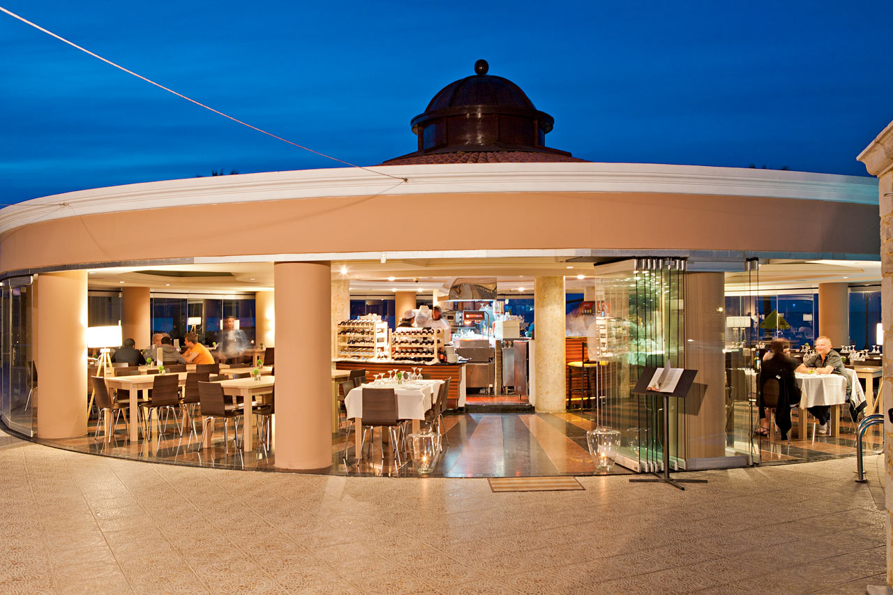 Bufférestaurangen vid poolen