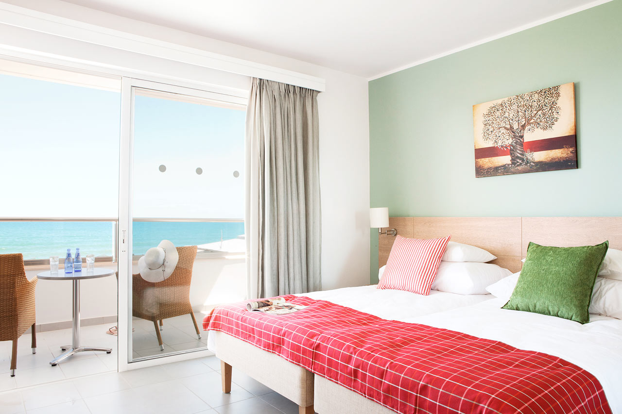 Classic Room med balkong mot havet.