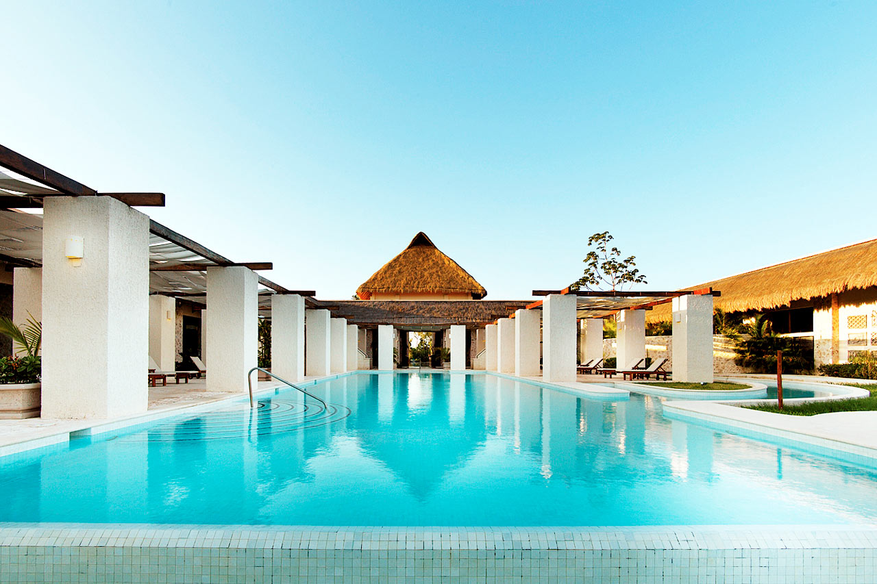 Poolen tillhör hotellets spa