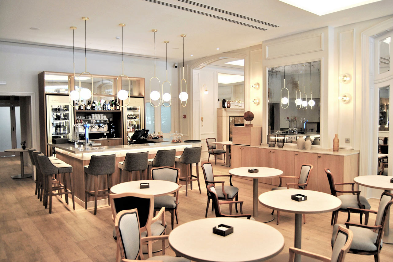 À la carte-restaurang