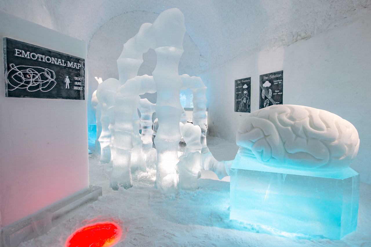 Deluxesvit You are here, Design av Elisabeth Kristensen & Dave Ruane. Icehotel 365. Foto av Asaf Kliger