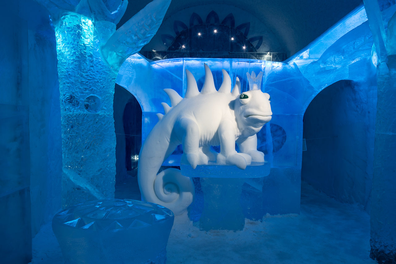 Deluxesvit, Dreaming in a dream, Design av Kestutis Musteikis & Vytautas Musteikis. Icehotel 365. Foto av Asaf Kliger