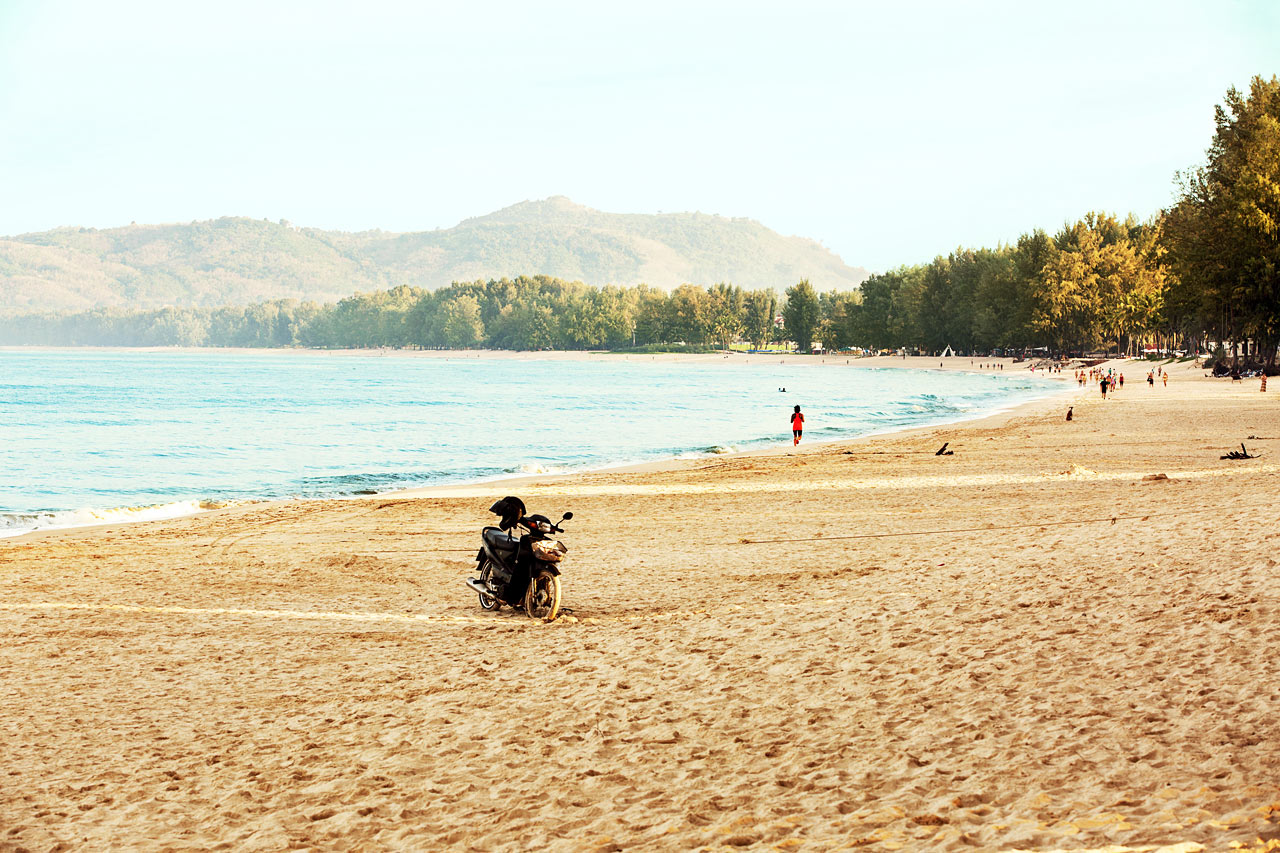 Stranden vid Sunwing Bangtao Beach.