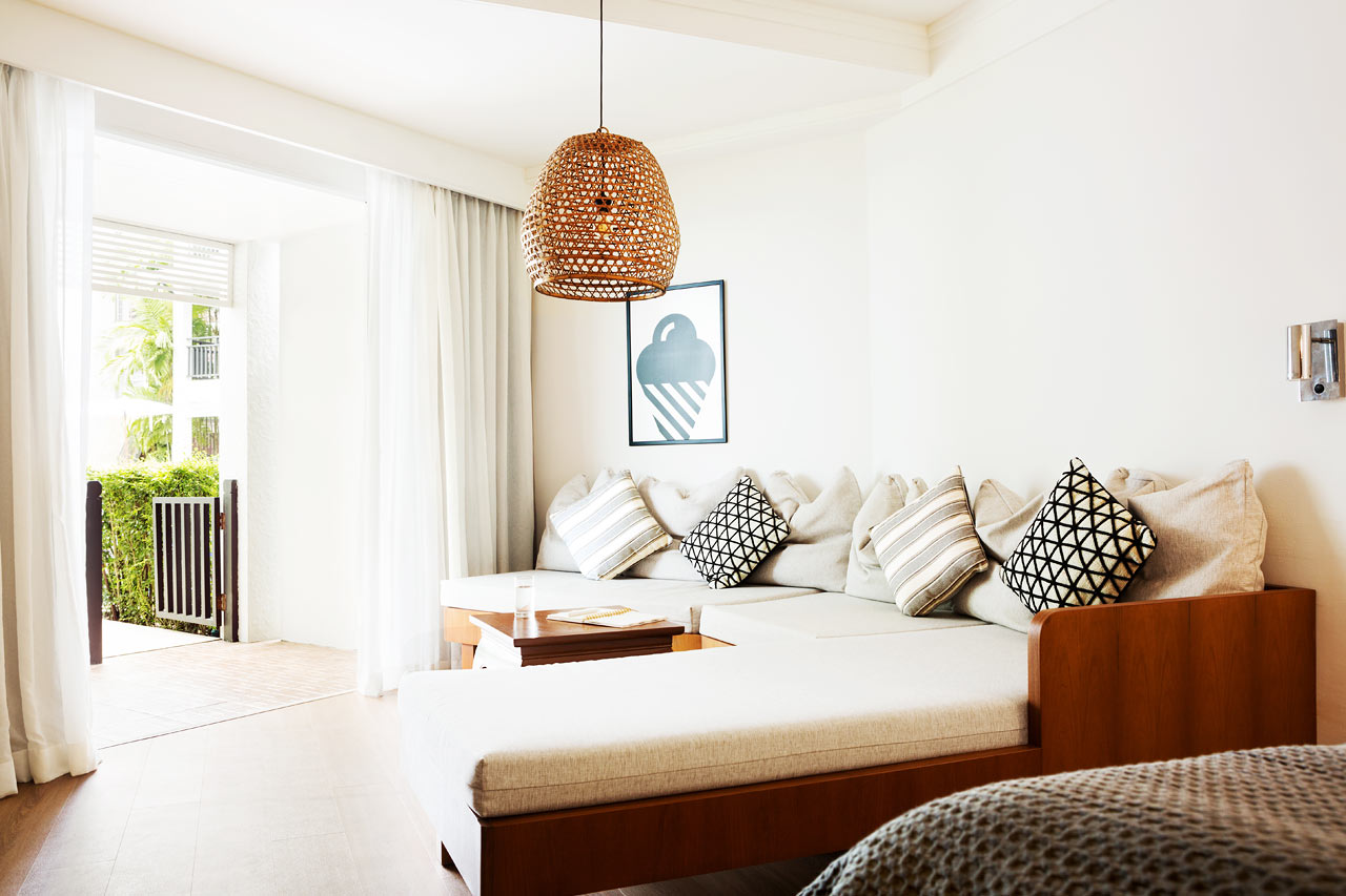 Enrumssvit Royal Family Suite, terrass med direkt access till hotellets pool