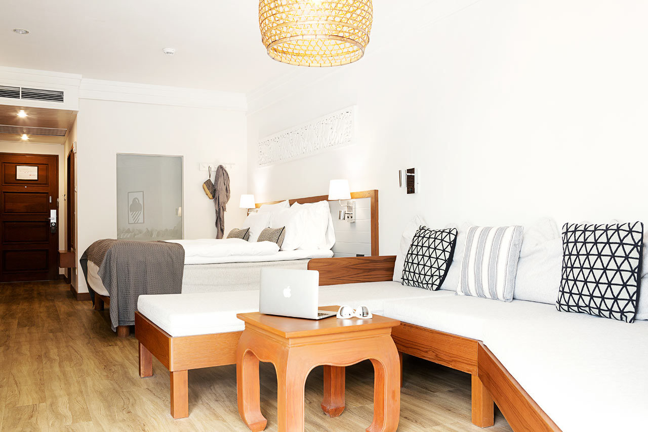 Enrumssvit Family Suite, balkong mot poolområdet.