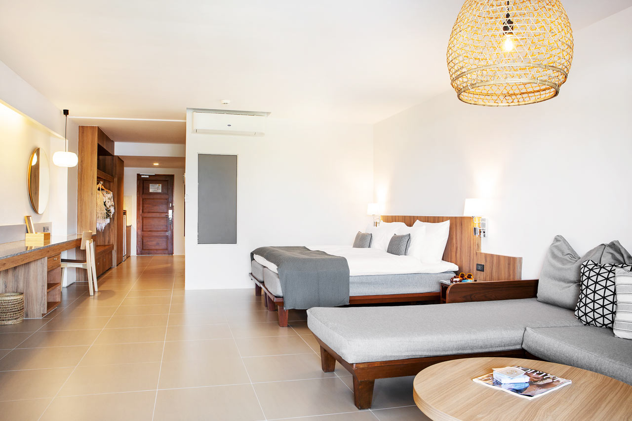 Tvårumssvit FAMILY SUITE, balkong mot poolområdet.