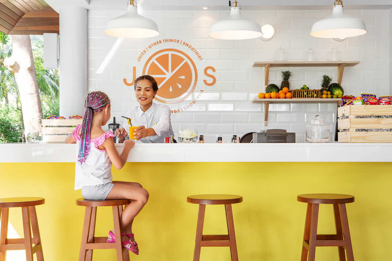 I J.O.S baren hittar ett fräscht och spännande utbud av färskpressade juicer, smoothies, kaffe, crepes och mycket mer.