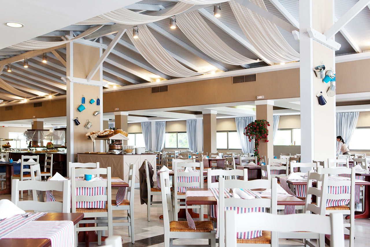 Atrium Greek Restaurant serverar grekiska specialiteter i buffén