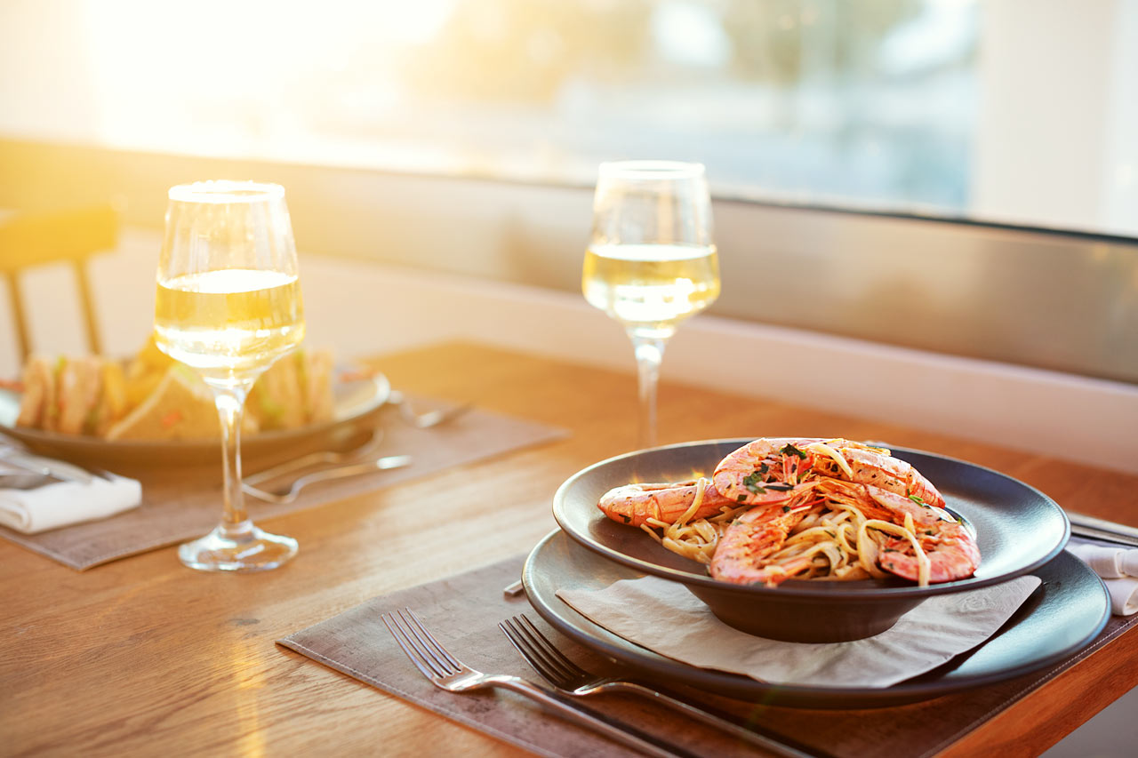 Avnjut en härlig middag i hotellets restaurang