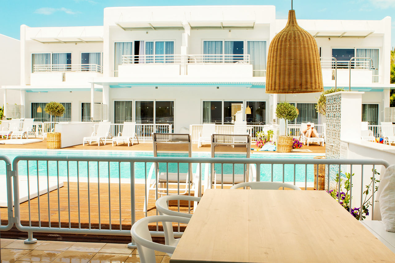 Royal Family Suite med stor terrass och access till privat, delad pool.