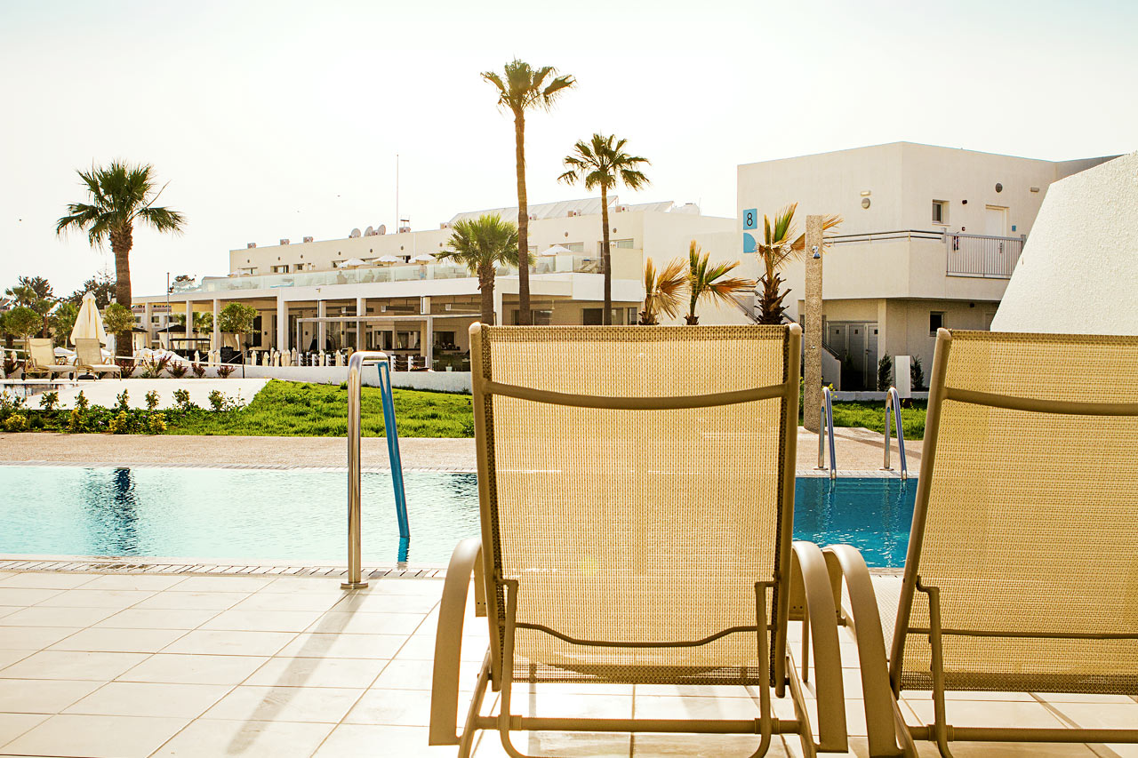 Prime Pool Suite 2 rum, terrass med privat pool.