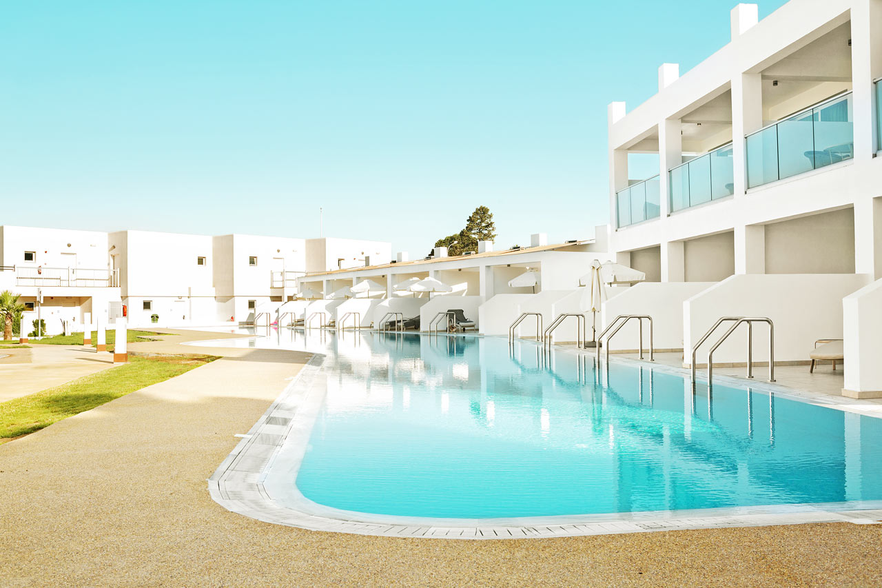 Prime Pool Suite 1 rum, stor terrass med access till privat, delad pool.