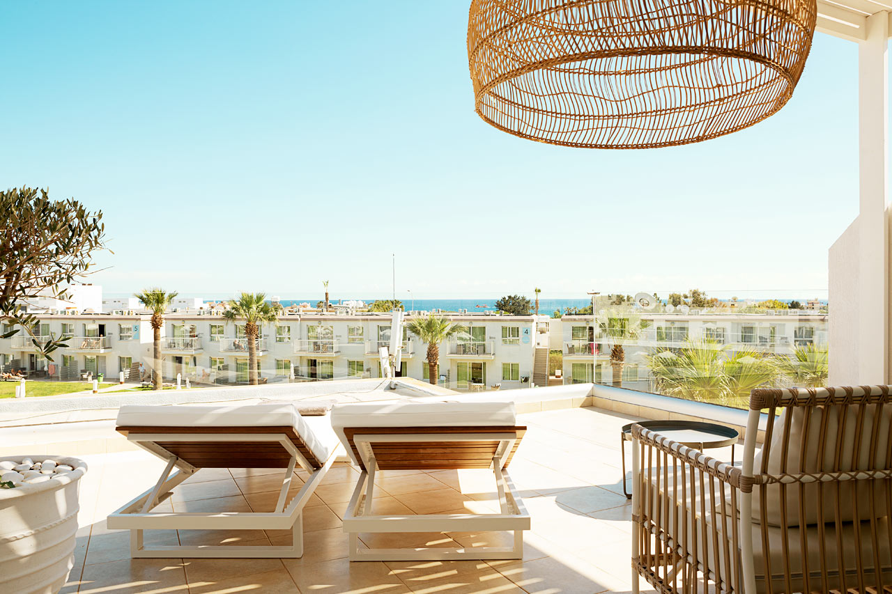 Prime Rooftop Suite 1 rum, stor balkong mot poolområdet