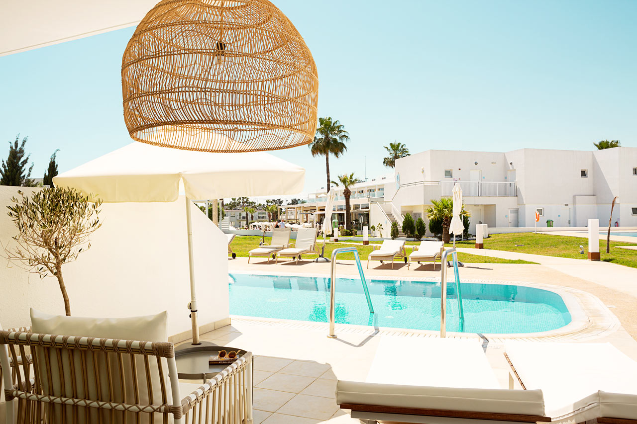 Prime Pool Suite 1 rum, terrass med access till privat, delad pool