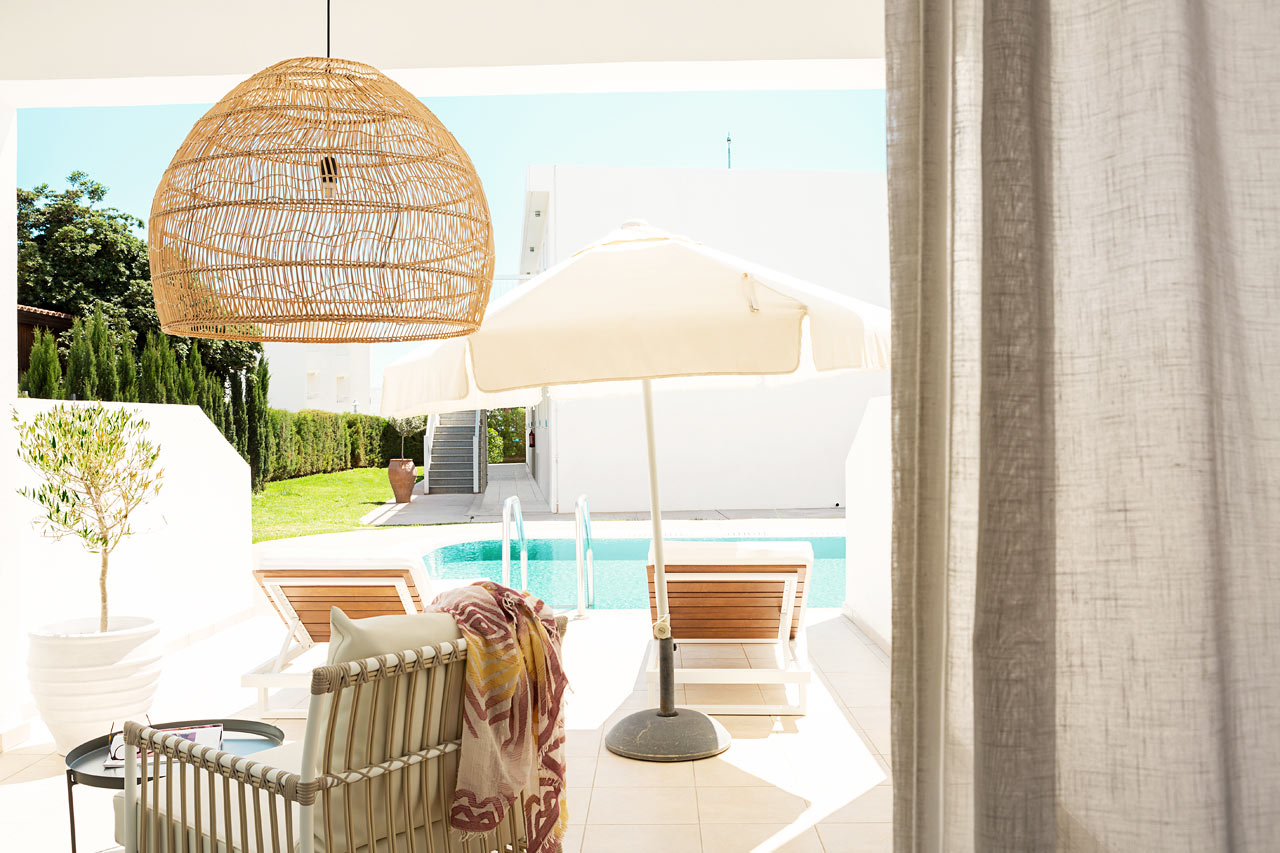 Prime Pool Suite 1 rum, stor terrass med access till privat, delad pool