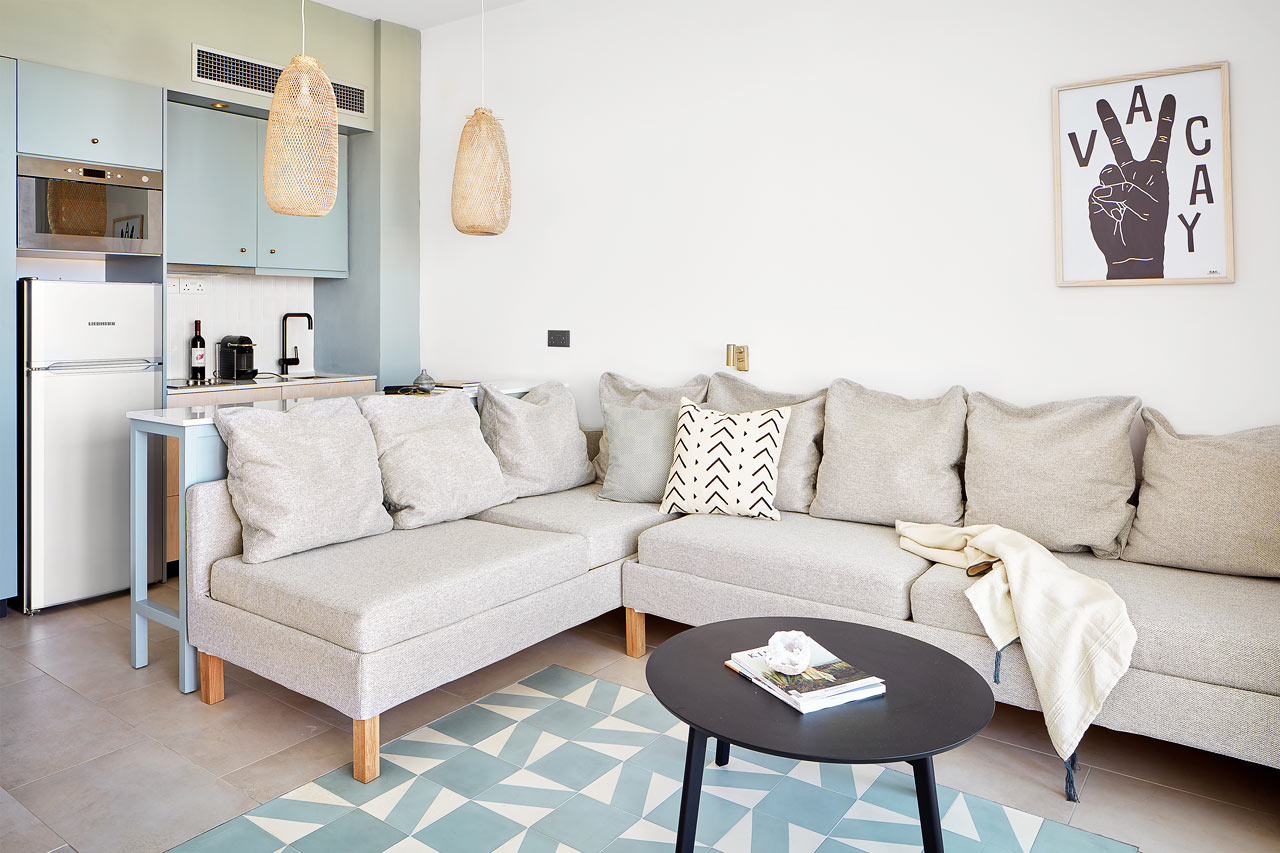 2-rums CLUB SUITE, terrass mot havet med access till privat, delad pool.