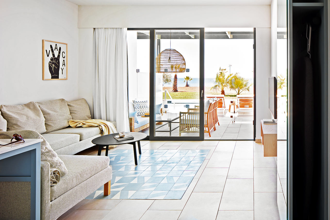 2-rums CLUB SUITE, terrass mot havet med access till privat, delad pool.