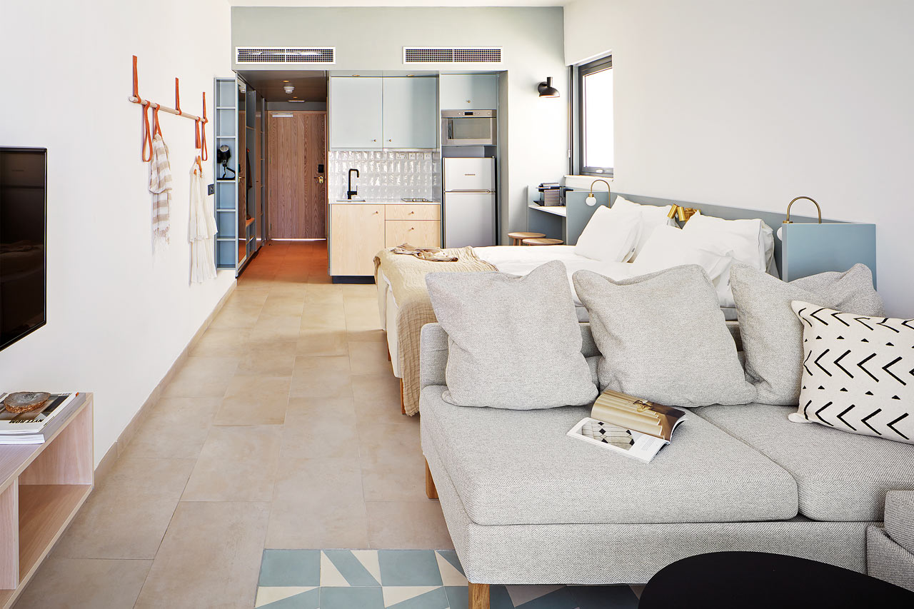 1-rums COMPACT SUITE, terrass mot poolområdet med access till privat, delad pool.