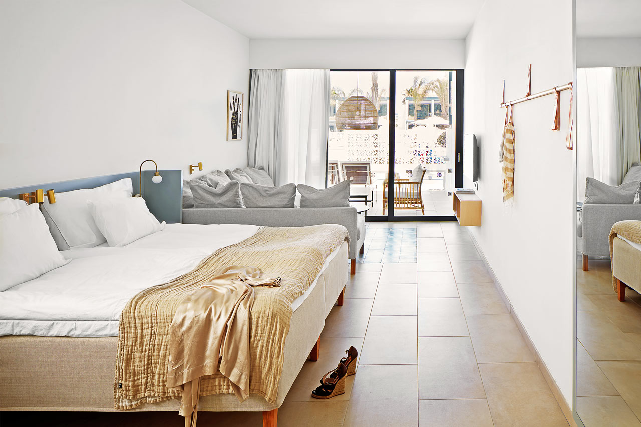 1-rums COMPACT SUITE, terrass mot poolområdet med access till privat, delad pool.