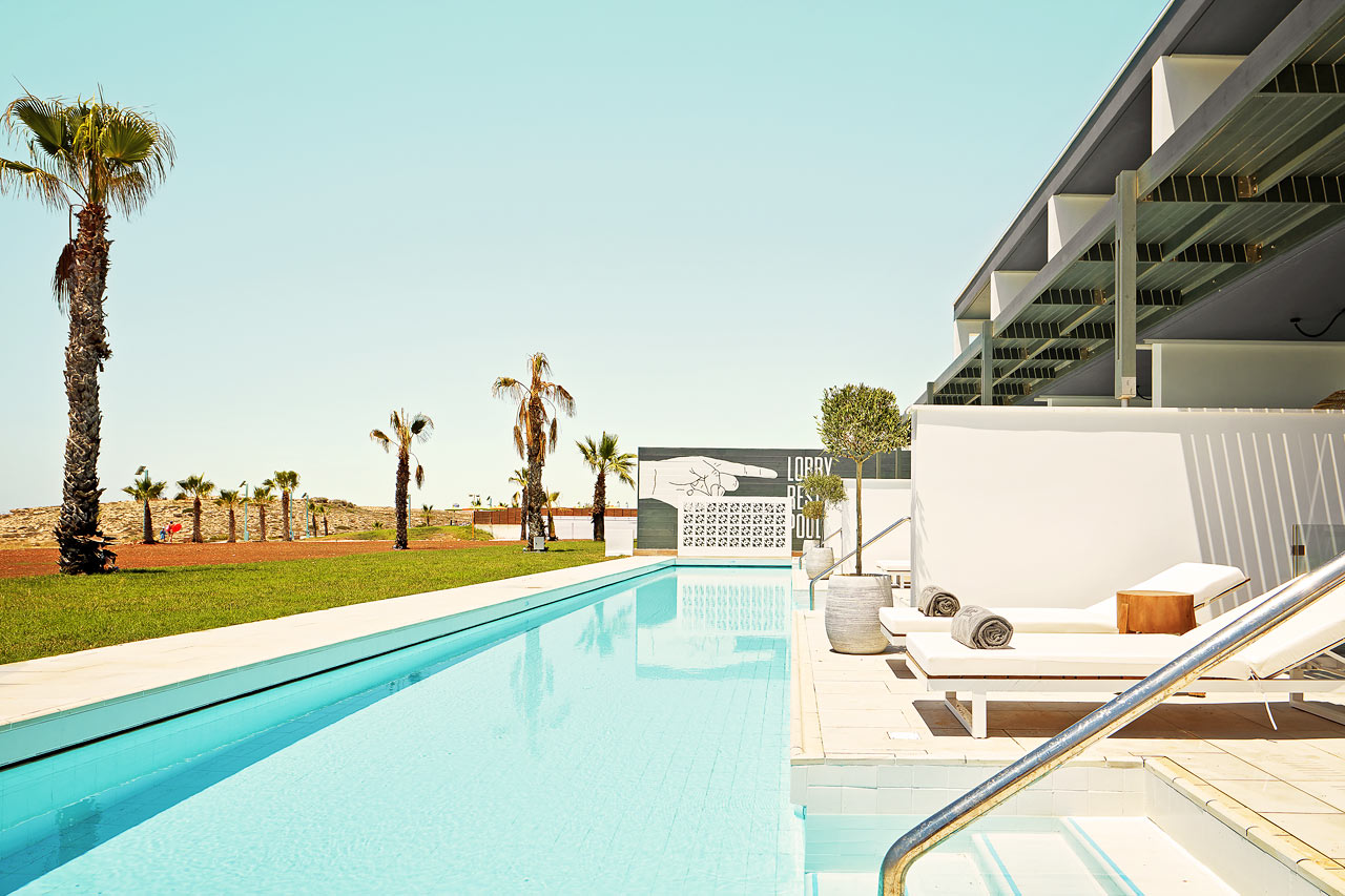 2-rums CLUB SUITE, terrass mot havet med access till privat, delad pool
