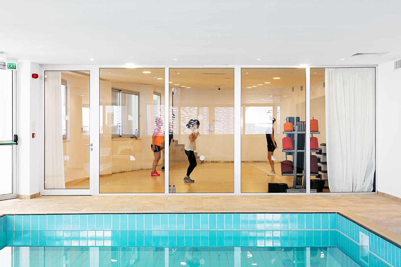 Inomhuspool och fitnessrum
