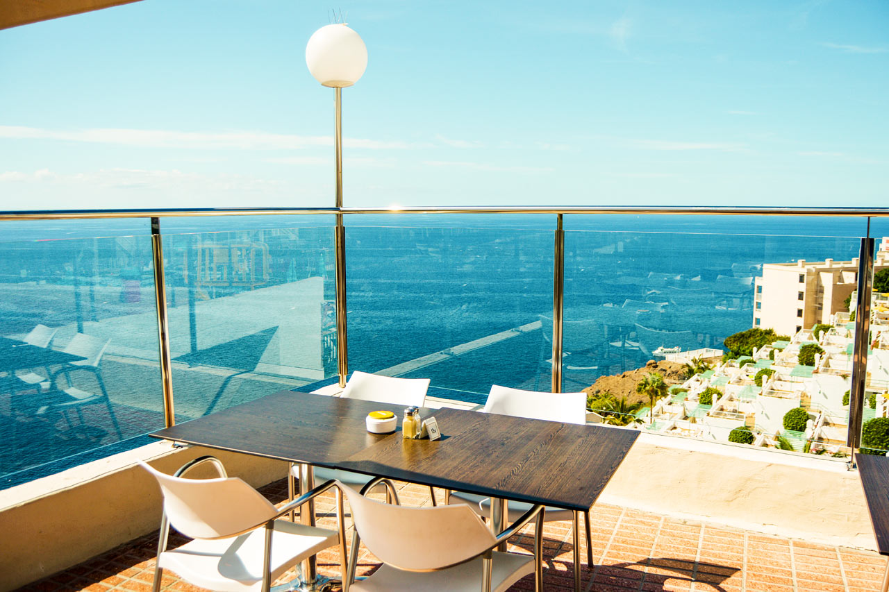 Hotellets restaurang med magnefik utsikt!