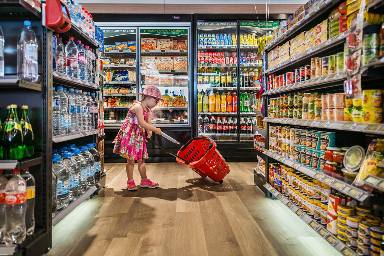 I anslutning till hotellet ligger en minimarket