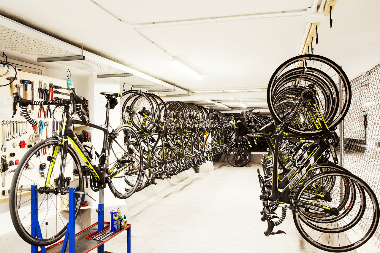 Orkar du inte ta med din cykel kan du hyra en cykel av god kvalité på hotellets Bike station.