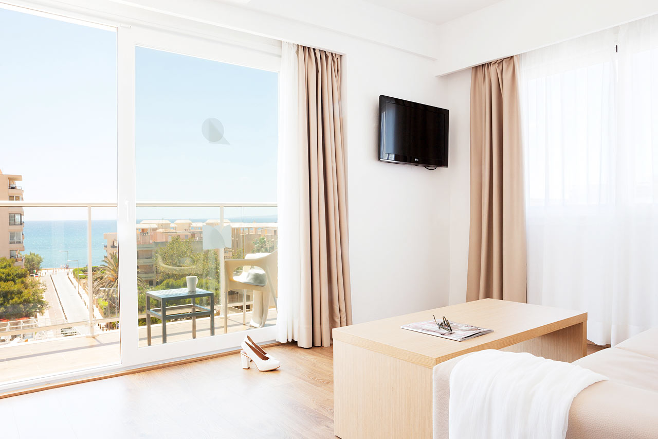 Junior Suite, balkong med havsutsikt.