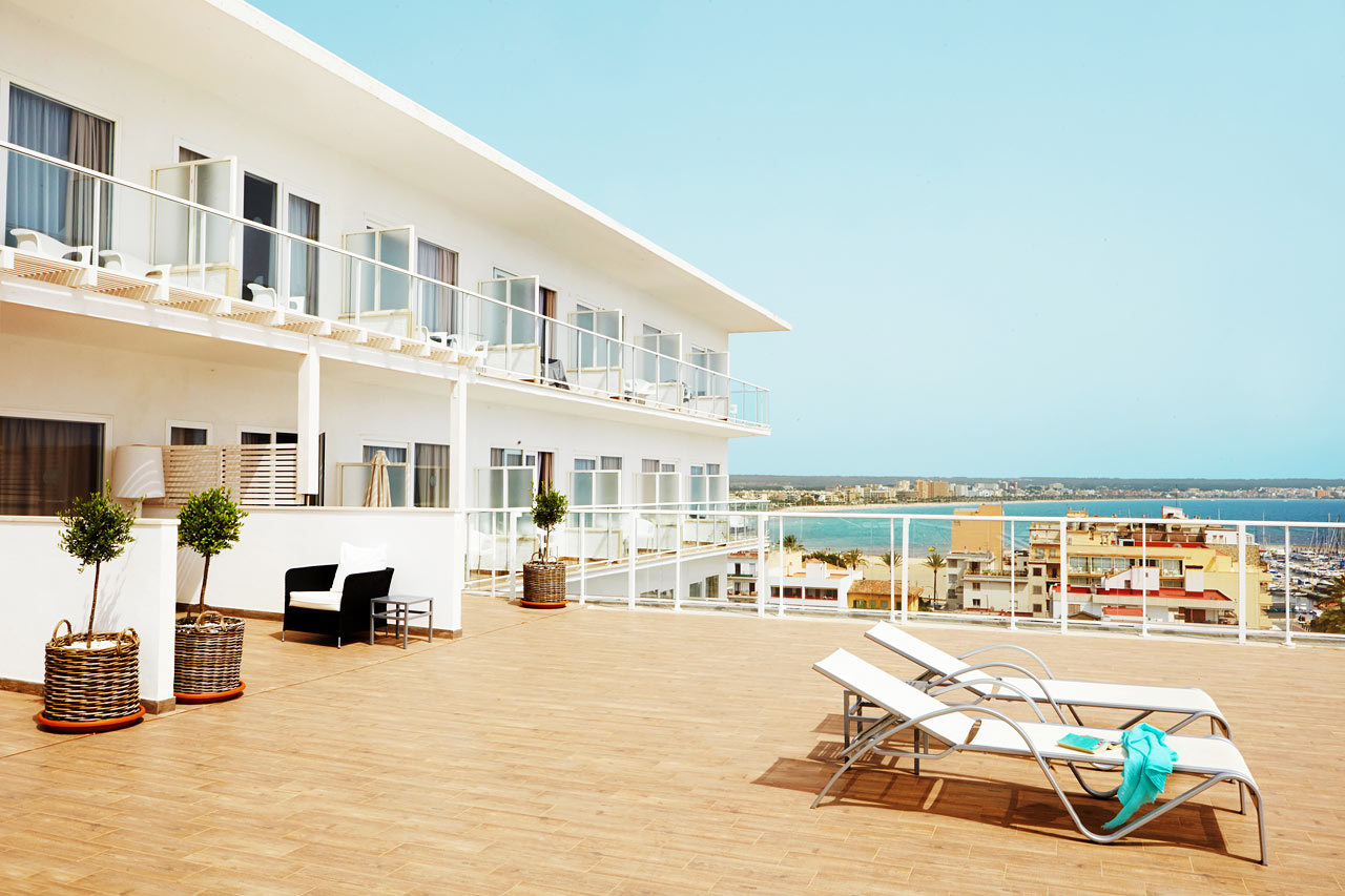 Prime Rooftop Suite med havsutsikt och tillgång till takterrass.