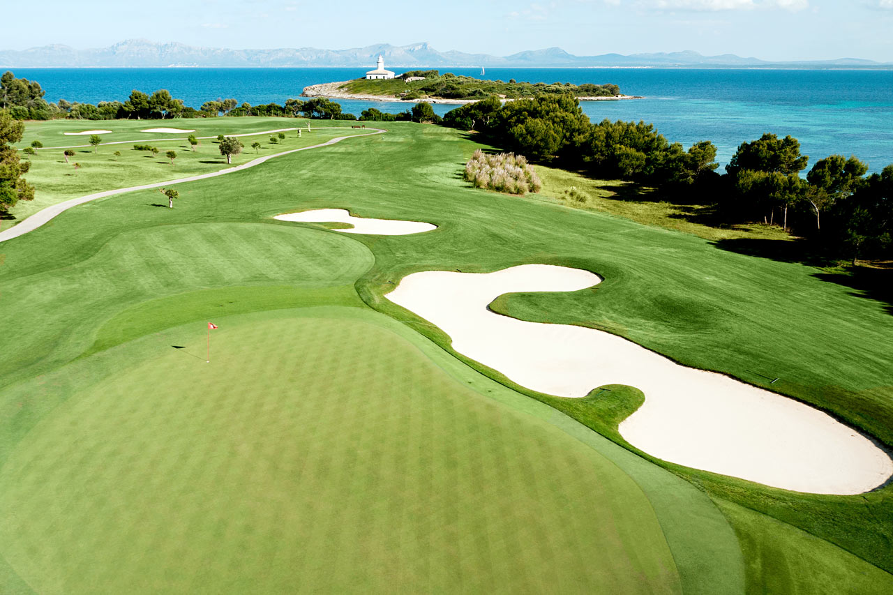 Golfbanan Alcanada, cirka 4,5 km från hotellet