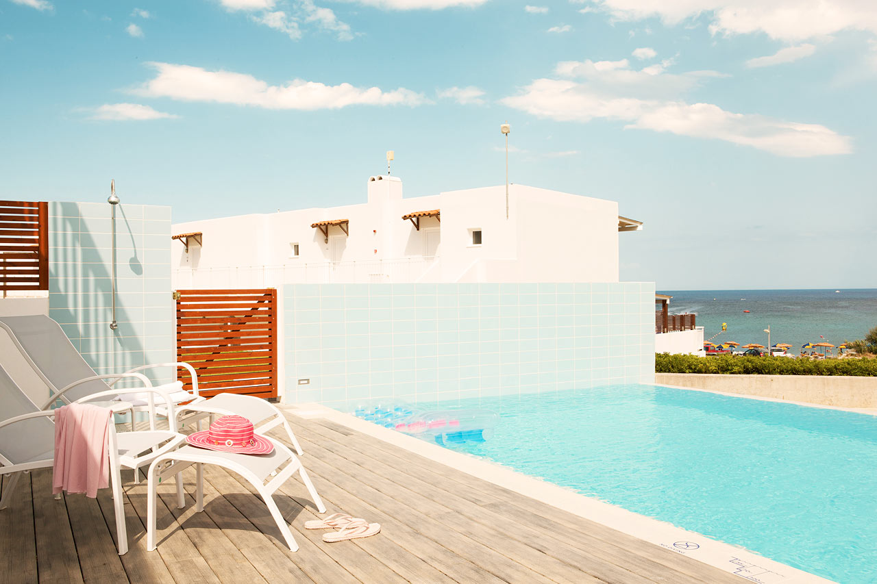 Trerumslägenhet Royal Pool Suite med stor terrass och delad, privat pool, Helios. Poolen delas med 4-6 andra sviter.