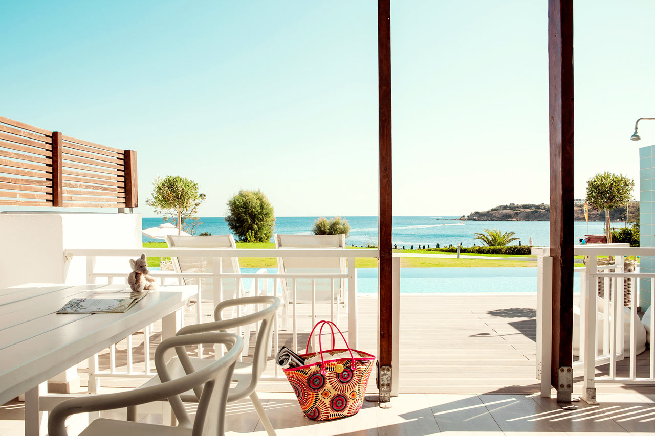 Tvårumslägenhet Royal Pool Suite med stor terrass med havsutsikt och access till privat, delad pool, Triton.