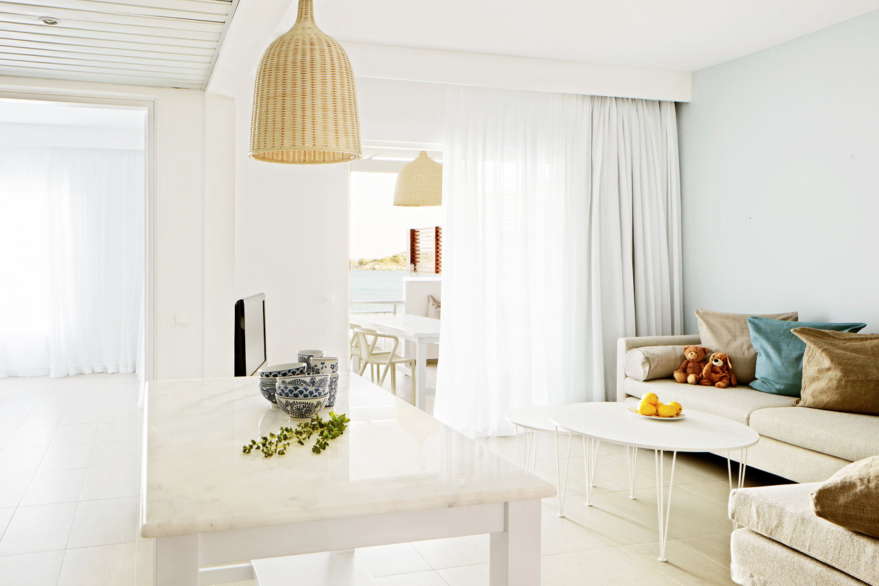 Tvårumslägenhet Royal Pool Suite med stor terrass med havsutsikt och access till privat, delad pool, Triton.