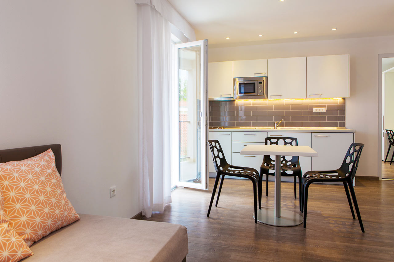 Trerumslägenhet med balkong i Villa Marija-byggnaden