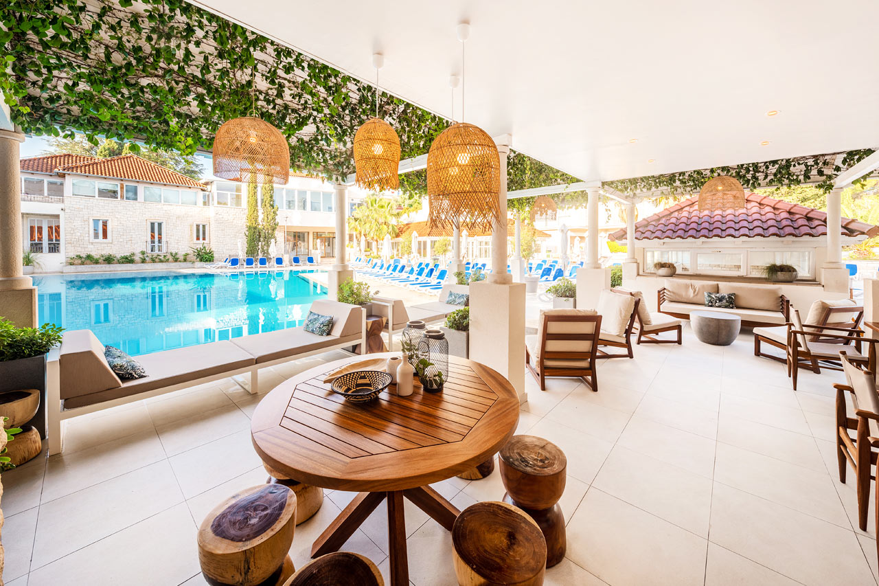 Poollounge i Kaktus-byggnaden