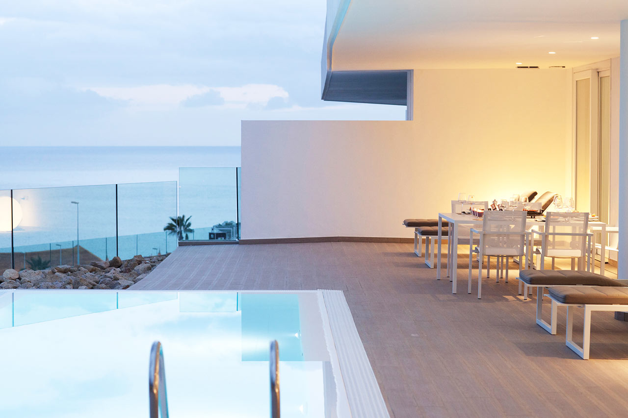 Trerumslägenheter med privat pool av varierande storlek (ca 12-30 m2).