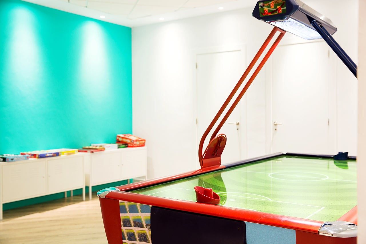 I Teen Lounge finns allt från olika sporter, både i och utanför poolen, till pizzakvällar, flash mobs och kreativa aktiviteter.