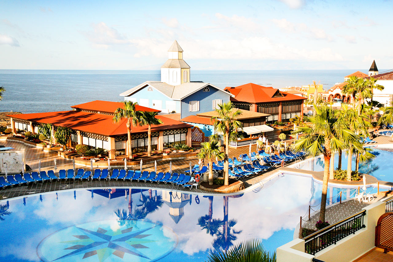 Poolområde vid Tenerife-delen med poolbar och den mexicanska à la carte-restaurangen