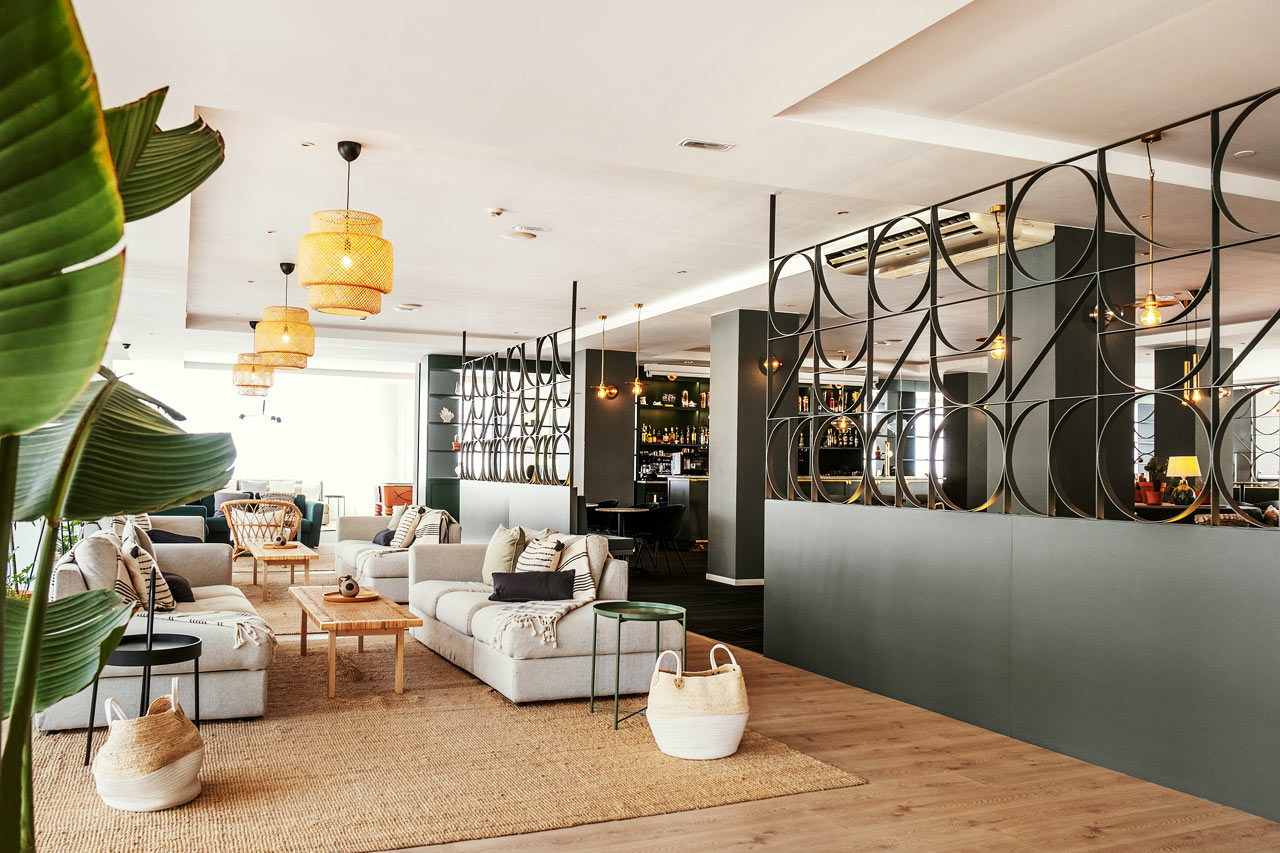 I anknytning till receptionen finns hotellets ombonade lobby
