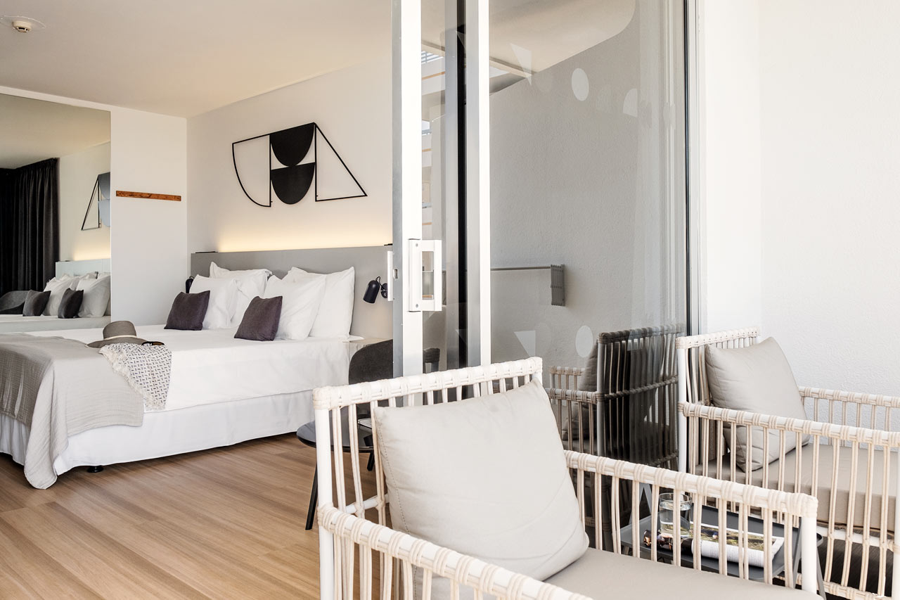 Classic Suite 1 rum, balkong mot poolområdet