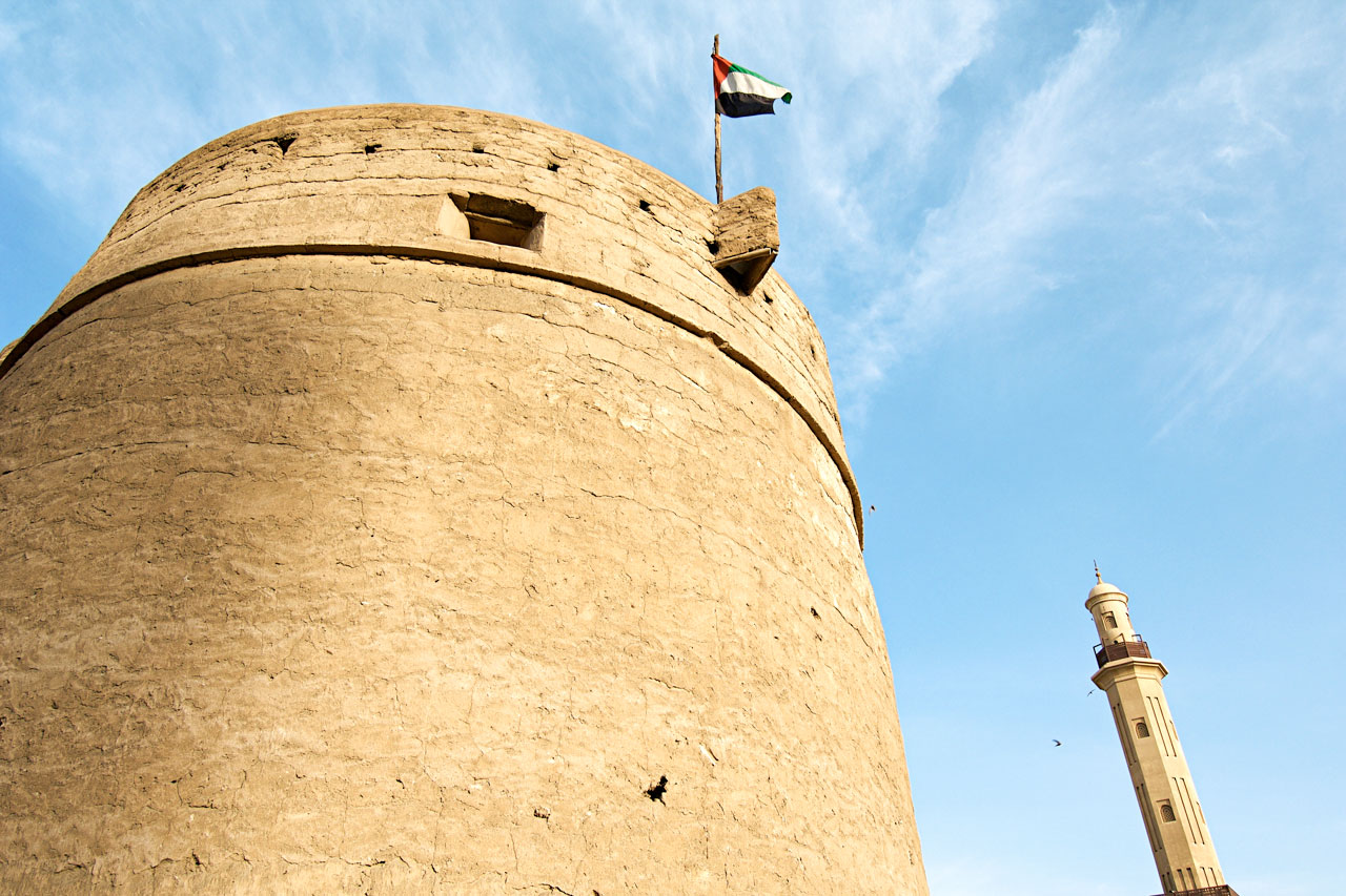 Fort Al-Fahidi och Great Mosque-minareten, Bur Dubai